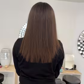 Keratin straightening before and after by Leonie Noble-Dawkins with 30 years of experience. Unruly, curly, frizzy hair transformed into silky, straight, shiny, and healthy manageable hair.